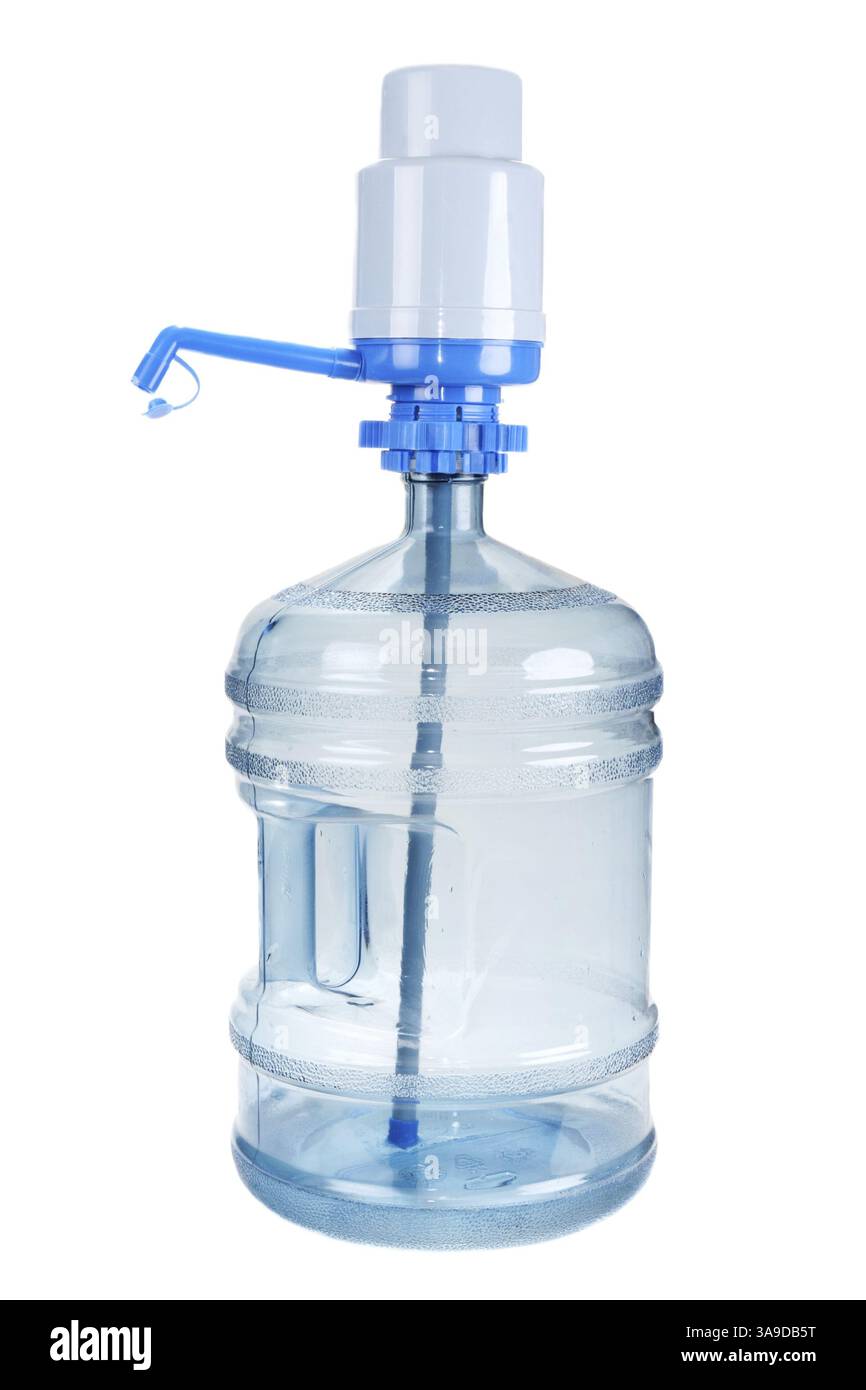 Grande bouteille en plastique pour l'eau et de l'apparat sur fond blanc Banque D'Images