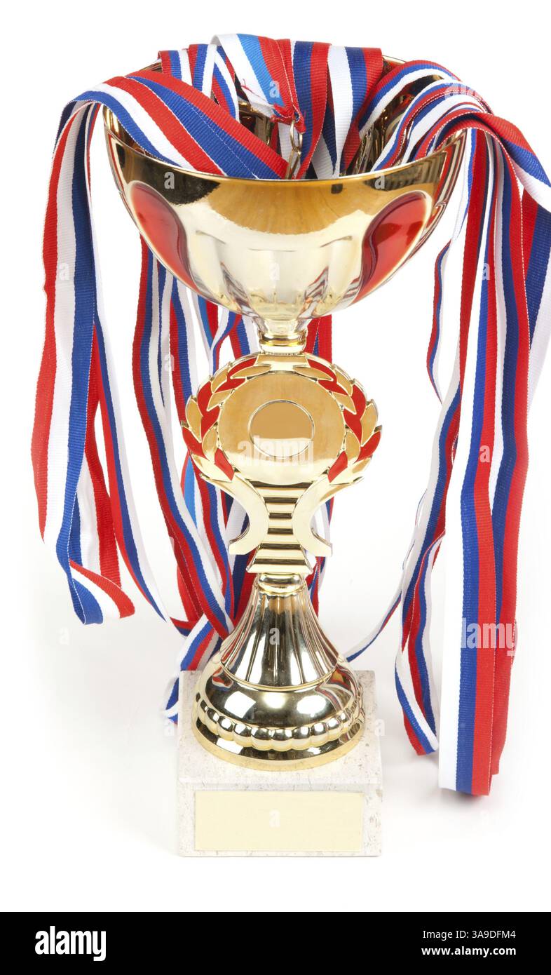 Coupe d'or, des médailles avec ruban sur fond blanc Banque D'Images