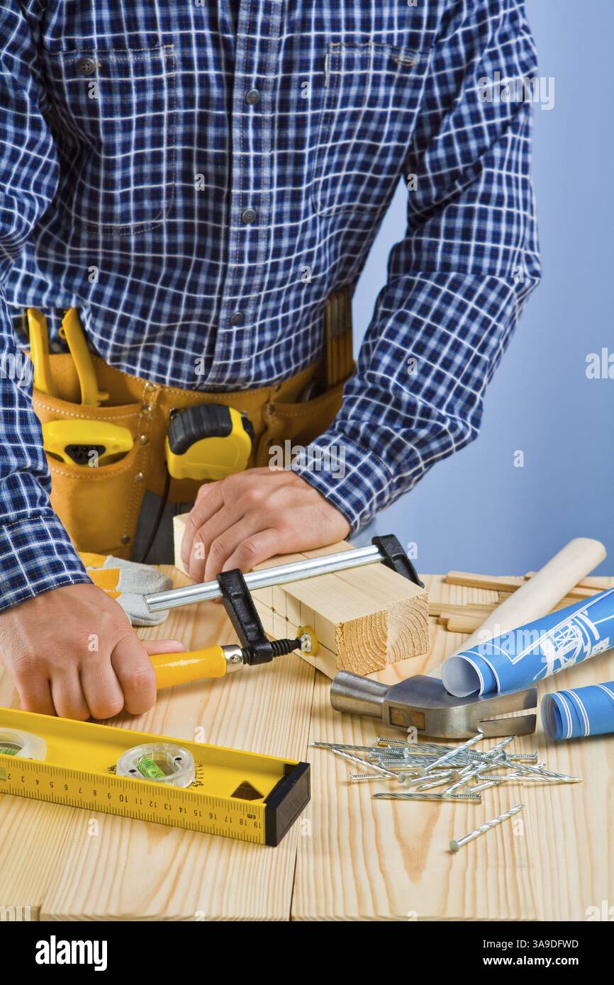 Vue rapprochée sur le travail du charpentier Banque D'Images