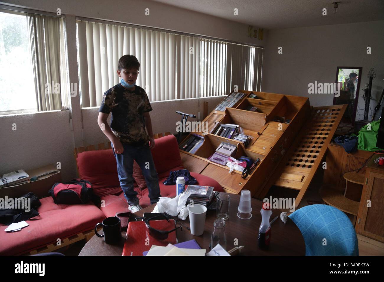 19 septembre 2017 - Ciudad de Mexico, Mexique, MEXIQUE - Mexico le 19 septembre 2017. Un tremblement de terre de magnitude 7,1 s'est produit à Mexico, avec l'épicentre dans l'état de Morelos, a causé des dommages et s'est effondré de plusieurs bâtiments. Dommages à l'intérieur d'un immeuble d'habitation. (Crédit image : © Prensa Internacional via ZUMA Wire) Banque D'Images