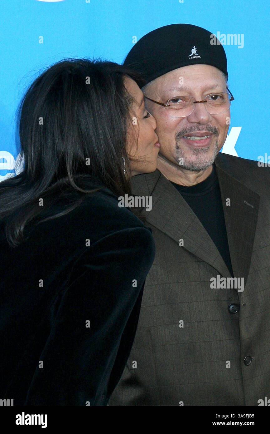 26 février 2006 - Los Angeles, CA, États-Unis - 25 février 2006 - Los Angeles, Californie - Arthel Neville et Charles Neville . NAACP image Awards. Crédit photo : Byron Purvis/AdMedia (crédit image : © Byron Purvis/AdMedia via ZUMA Wire) Banque D'Images