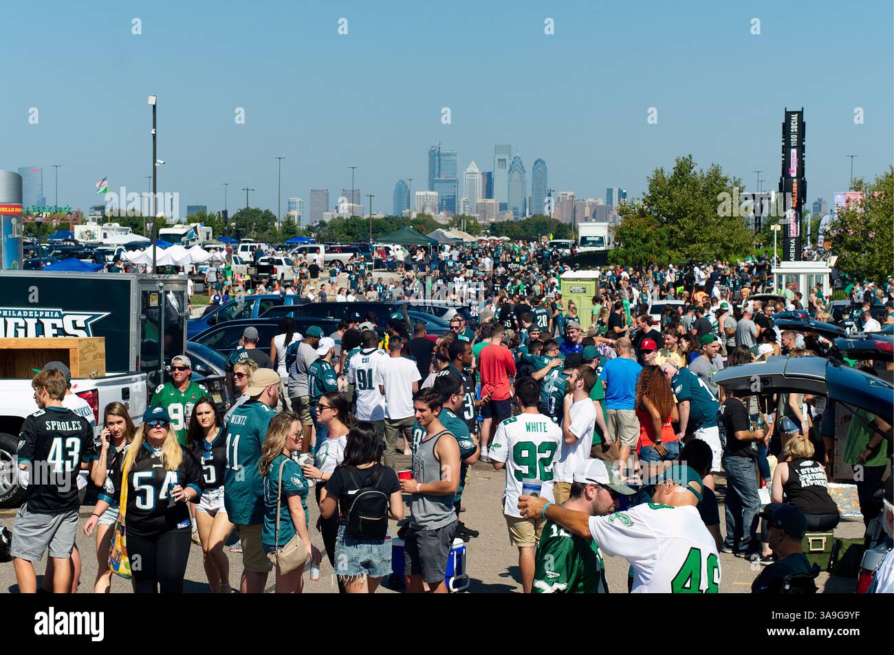 24 septembre 2017 - Philadelphie, Pennsylvanie, États-Unis - soirée des fans d'Eagles sur le parking à l'extérieur de Lincoln Financial Field, dans le sud de Philadelphie pendant le match Home Opener du 24 septembre 2017, dans le sud de Philadelphie. (Crédit image : © Bastiaan Slabbers via ZUMA Wire) Banque D'Images