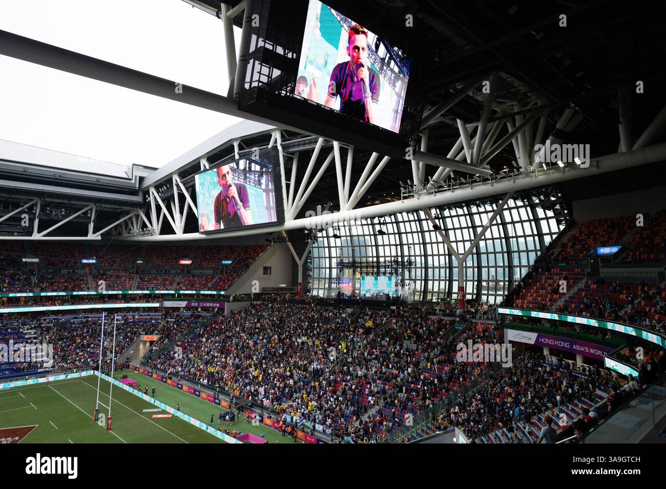 Hong Kong, Chine, 30 mars 2025, les Kaiser Chiefs jouent au Hong Kong Rugby Sevens. Une fréquentation record de 3 139 000 personnes est attendue pour la mise en scène inaugurale du Cathay/HSBC Hong Kong Sevens 2025 qui se déroulera à partir de mars 28-30 au tout nouveau stade Kai Tak. Un programme de divertissement surchargé complète l'événement sur le terrain. Crédit : Asia Visuals Banque D'Images