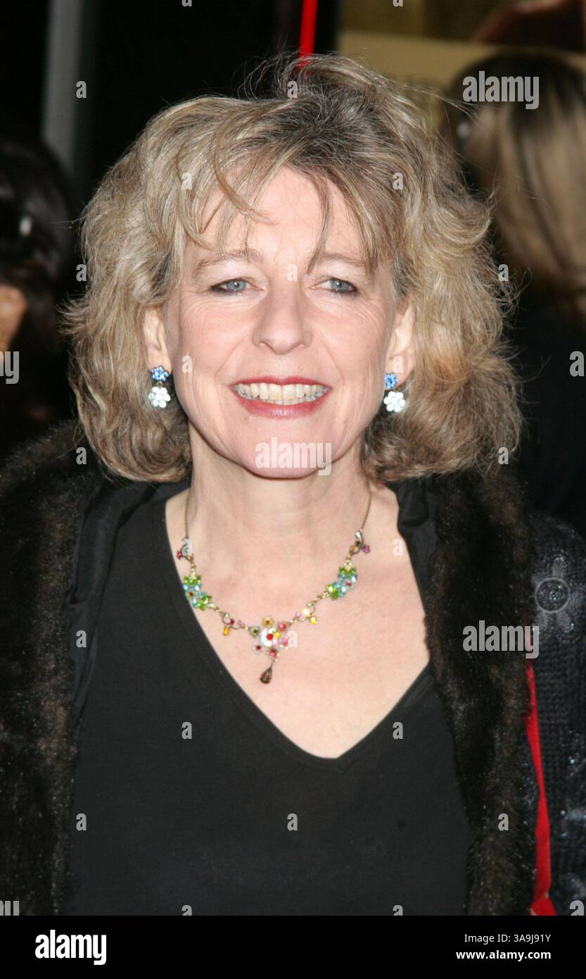 10 novembre 2005 ; New York, NY, États-Unis ; la scénariste DEBORAH MOGGACH lors de la première New-yorkaise de 'Pride and Prejudice' au Loews Lincoln Center. Crédit obligatoire : photo de Nancy Kaszerman/ZUMA Press. (©) Copyright 2005 par Nancy Kaszerman Banque D'Images