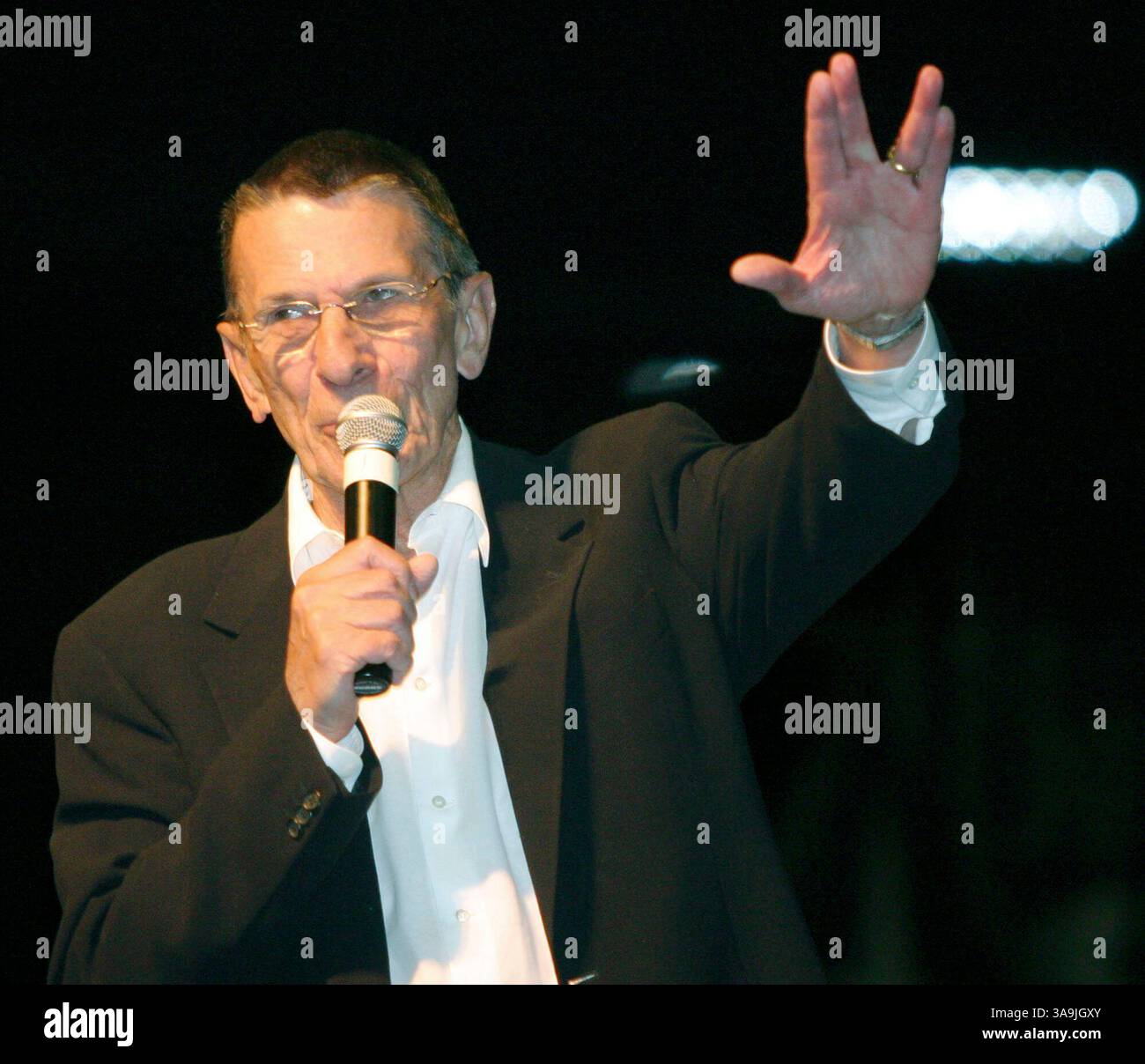 19 août 2006 ; Las Vegas, NV, États-Unis ; L'acteur LEONARD NIMOY, Mr. Spock, à la Star Trek Convention samedi à Las Vegas. La convention annuelle célébrait son 40e anniversaire. Crédit obligatoire : photo de Barry Sweet/ZUMA Press. (©) Copyright 2006 par Barry Sweet Banque D'Images