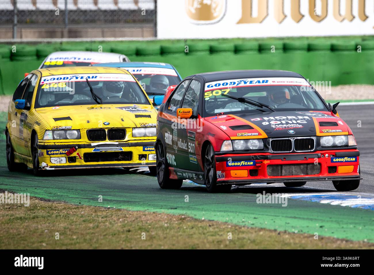 Hockenheim, Allemagne. 30 mars 2025. Davin Singer (Hampl Motors Rennsport, 507) Dirk Volmer (Panther Motorsport, 446) DMV Goodyear Racing Days, Hockenheimring 2025 mit den Rennklassen : BMW 318ti Cup, BMW Challenge, Alfa Romeo Challenge, DMV Classic Masters, DMV NES 500, Porsche Club Historic Challenge PCHC, Super Touring und GT Cup, STGT/dpa/Alamy Live News Banque D'Images
