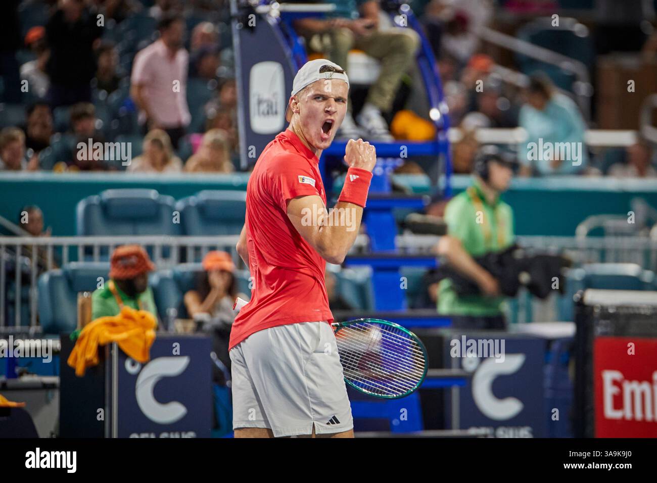 Miami Gardens, Floride, États-Unis. 30 mars 2025. Novak Djokovic (SRB) contre Jakub Mensik (CZE) lors de la finale en simple masculin à l'Open de Miami 2025. VAINQUEUR Jakub Mensik : . Crédit : Yaroslav Sabitov/YES Market Media/Alamy Live News. Banque D'Images