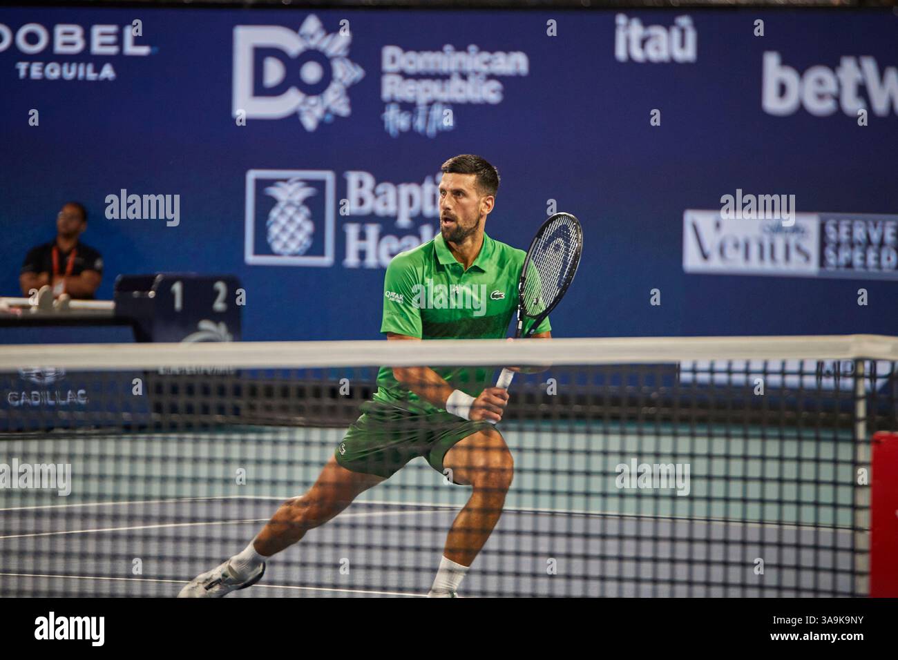 Miami Gardens, Floride, États-Unis. 30 mars 2025. Novak Djokovic (SRB) contre Jakub Mensik (CZE) lors de la finale en simple masculin à l'Open de Miami 2025. VAINQUEUR Jakub Mensik : . Crédit : Yaroslav Sabitov/YES Market Media/Alamy Live News. Banque D'Images