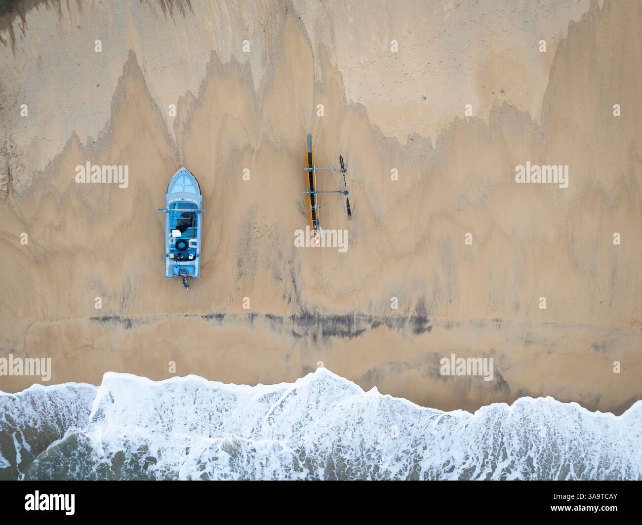 petits bateaux d'en haut dans la plage Banque D'Images