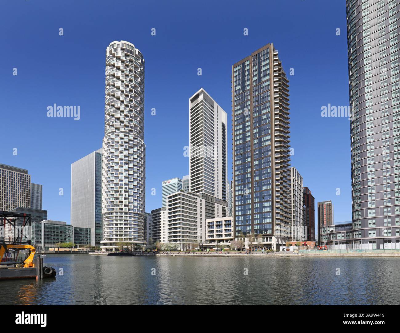 Londres, Royaume-Uni. Développement de Canary Wharf vu du sud-est, avril 2025. Voir les nouvelles tours résidentielles : One Park Drive (à gauche) Banque D'Images