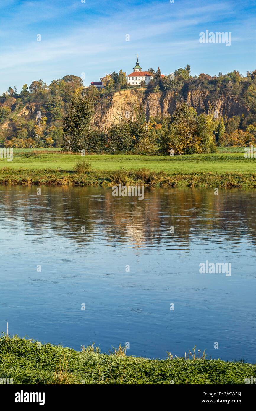 Andreas-Kirche und Zadel auf dem Berg, Elbe mit Elbtal BEI Zehren, Sächsisches Elbland, Sachsen, Deutschland *** : Andrews Church and Zadel on Banque D'Images