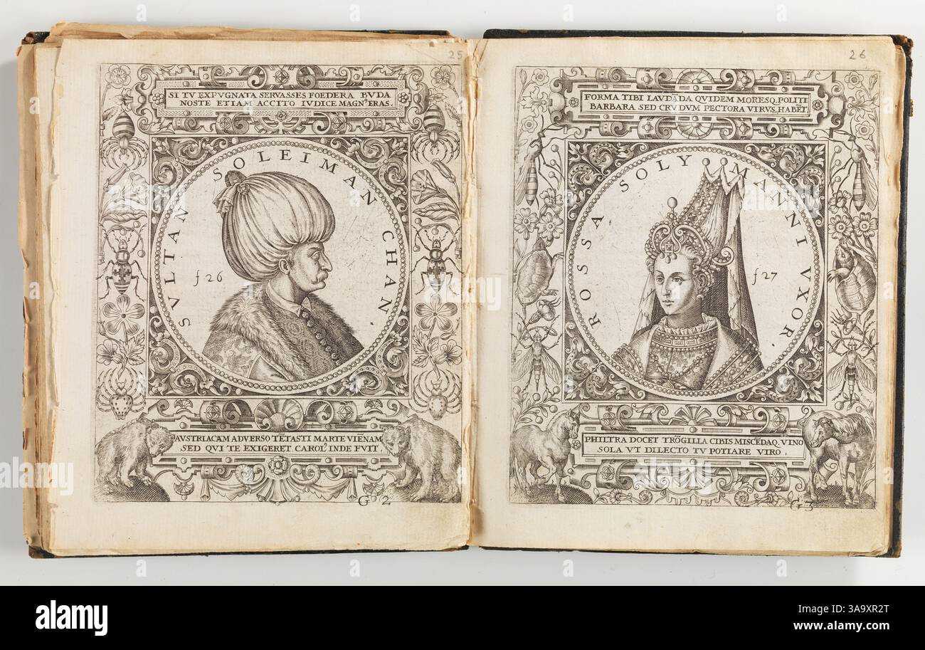 Ces portraits du sultan Suleiman le magnifique et du sultan Hurrem ont été présentés dans l'édition de Heidelberg de 1665 de Vitae et Icones Sultanorum Turcicorum, Principum Persarum, publiée à l'origine par Jean Jacques Boissard en 1596. Ce livre latin contient 44 feuilles avec des portraits illustrés de médaillons de sultans ottomans, de vizirs, de dirigeants mamelouks, de shahs persans et de figures européennes. Les portraits sur feuillets 25-26 représentent Suleiman de profil, portant un grand turban et une robe garnie de fourrure, tandis que Hurrem Sultan est représenté dans une tenue imaginative commune aux représentations du XVIe au XVIIIe siècle. Banque D'Images