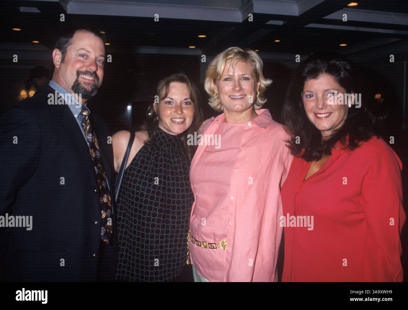 27 juillet 2001 ; Studio City, CA, États-Unis ; MERCER BARROWS lors d'un rassemblement de fans de Port Charles avec Marika Kushel, Hope H. Smith et Julie Carruthers. Banque D'Images