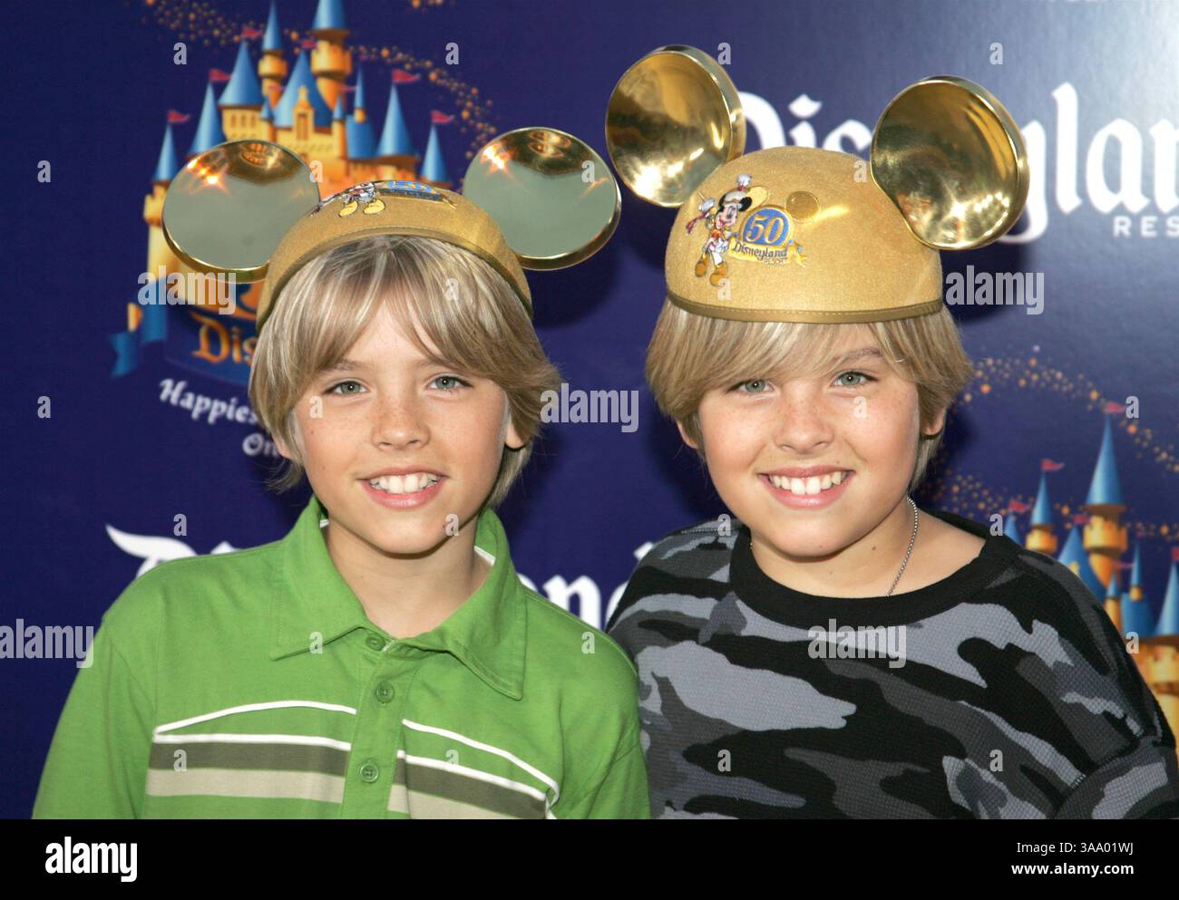 04 mai 2005 ; Hollywood, CA, États-Unis ; COLE ET DYLAN SPROUSE au 50e anniversaire de Disney à Los Angeles, Californie. Crédit obligatoire : photo de David Livingston/ZUMA Press. (©) Copyright 2005 par David Livingston Banque D'Images
