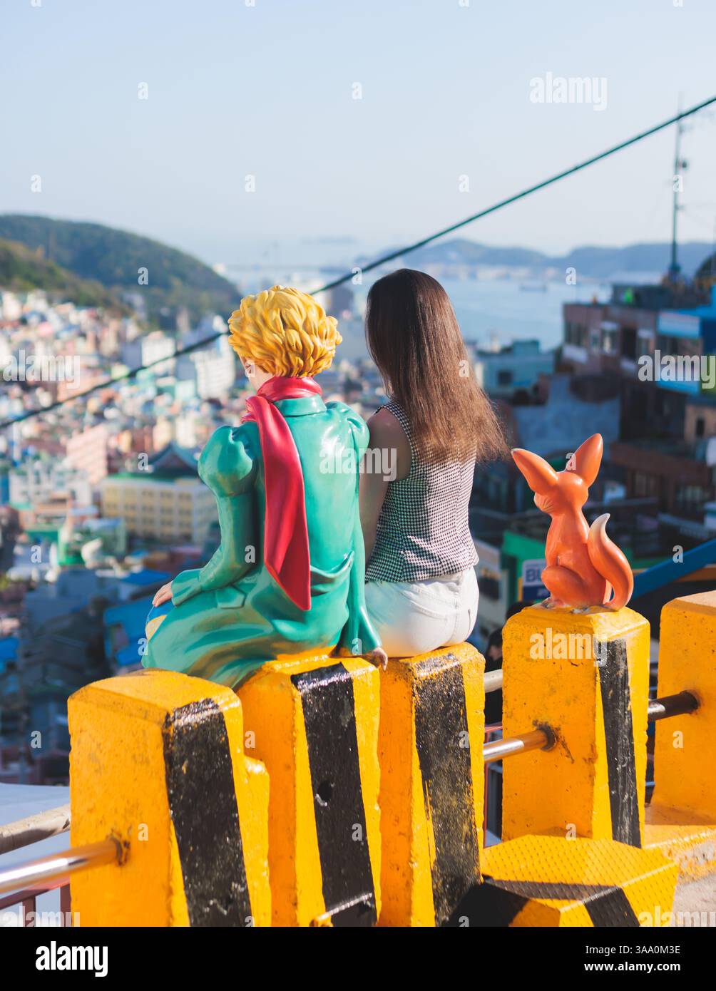Vue de la statue du petit Prince et figure de sculpture du renard du désert dans le village culturel de Gamcheon, Busan, Corée du Sud, Gamcheon-dong, district de Saha, rues an Banque D'Images