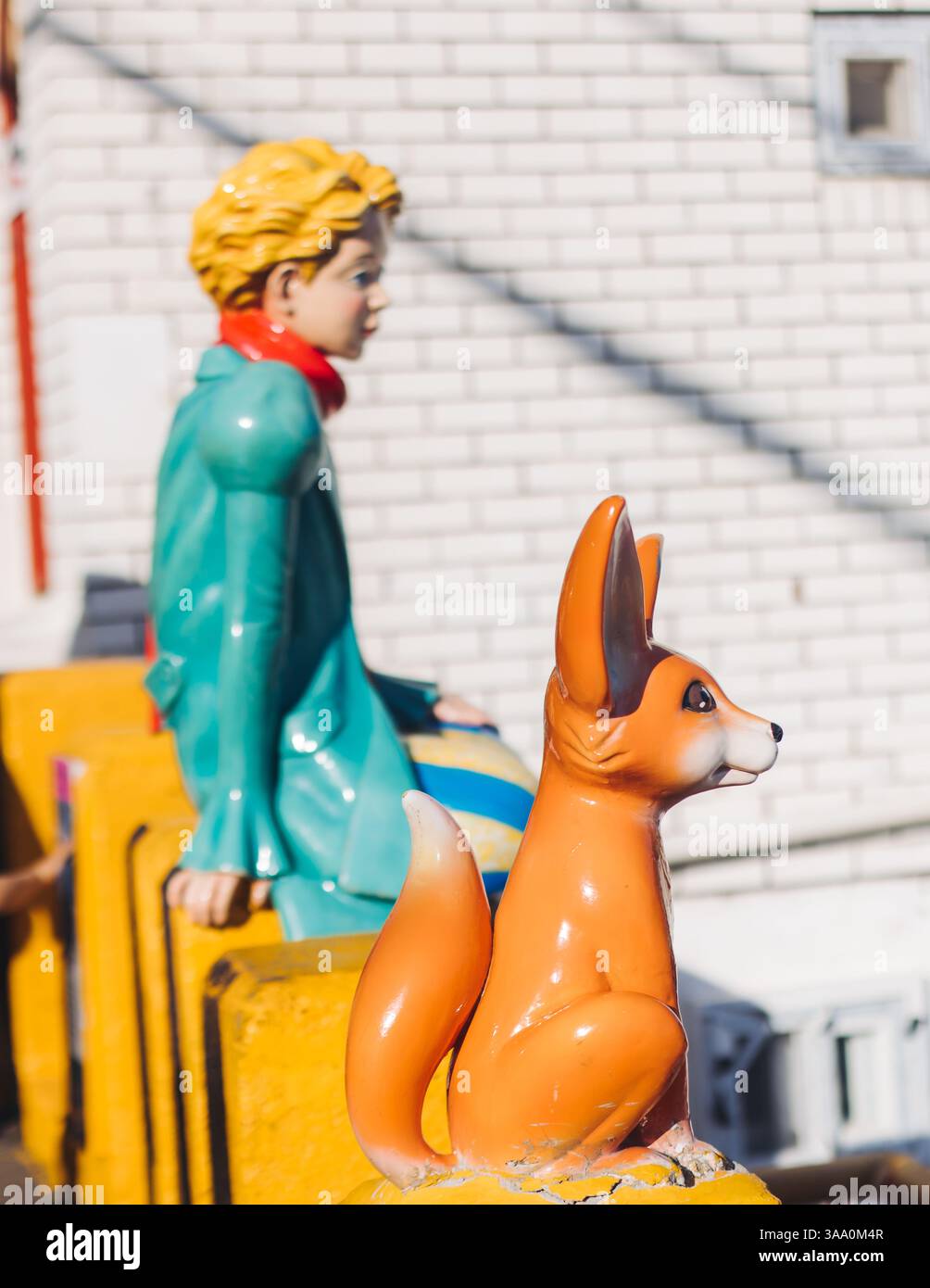 Vue de la statue du petit Prince et figure de sculpture du renard du désert dans le village culturel de Gamcheon, Busan, Corée du Sud, Gamcheon-dong, district de Saha, rues an Banque D'Images