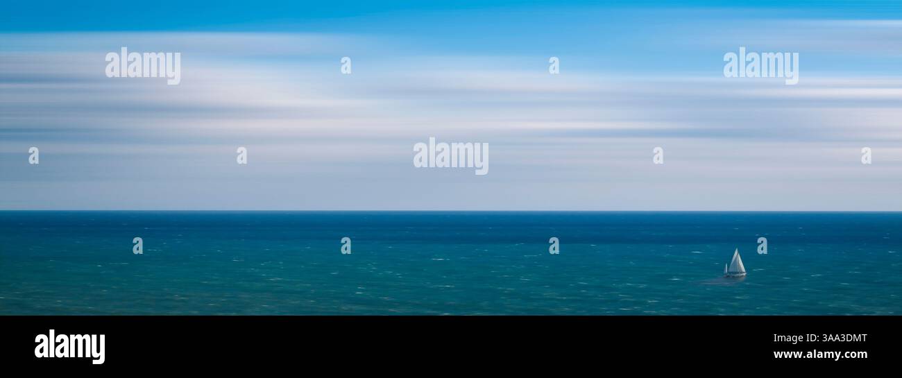 ART PANORAMIQUE : Horizon méditerranéen au large de Chypre par Edmund Nagele FRPS Banque D'Images