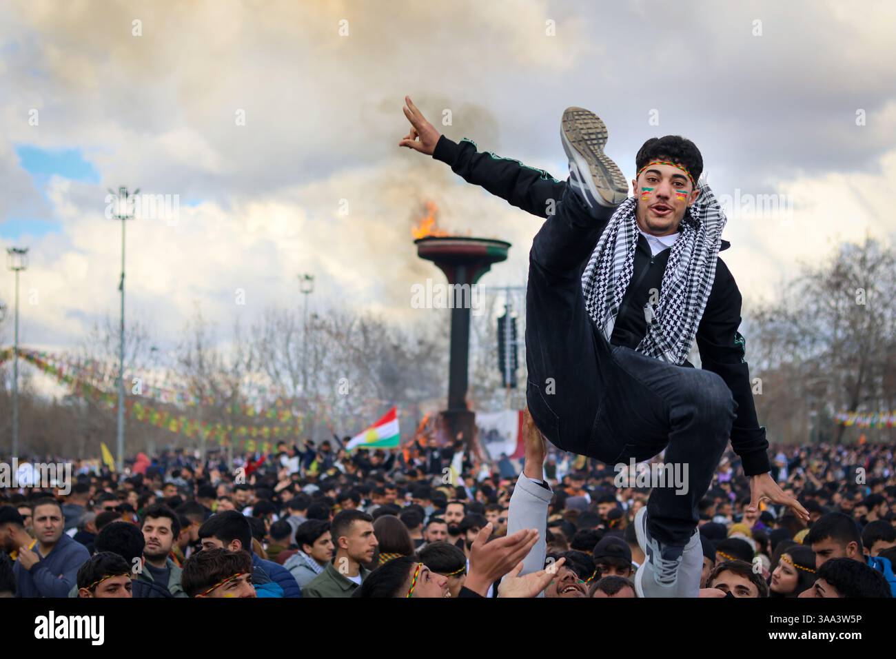 Türkiye, Diyarbakir - 21 mars 2025 - les célébrations kurdes du Newroz ont eu lieu à Diyarbakir. Plus d'un million de personnes y ont assisté. Banque D'Images
