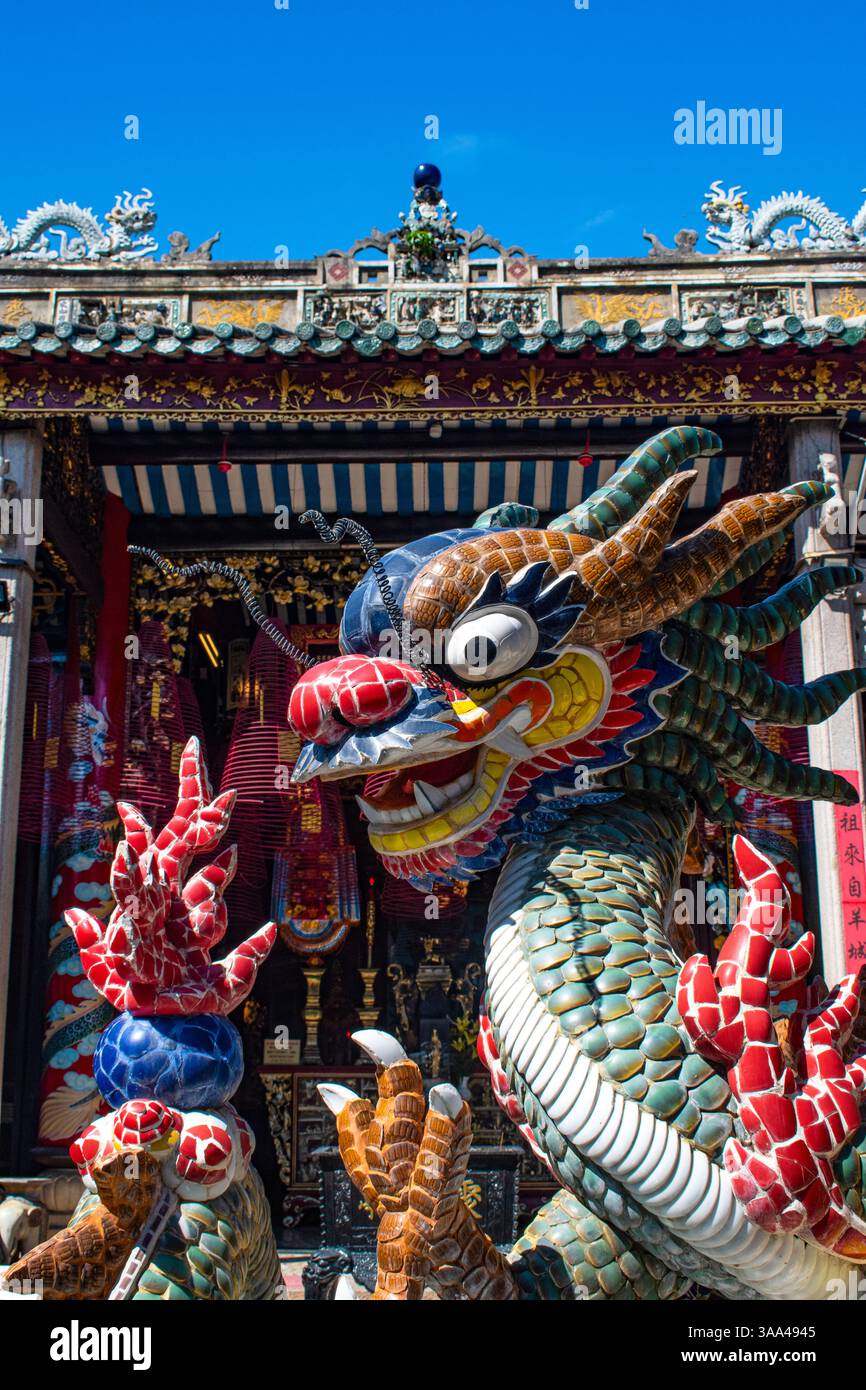 Hoi an Ancient Town, Vietnam : la fontaine Dragon dans la salle d'Assemblée cantonaise, construite en 1885 par des Chinois d'outre-mer de la région de Guangdong-Guangzhou Banque D'Images