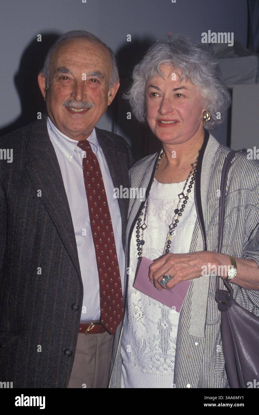 20 avril 1990 ; Los Angeles, CA, États-Unis ; BEATRICE ARTHUR avec Bill Macy. Banque D'Images