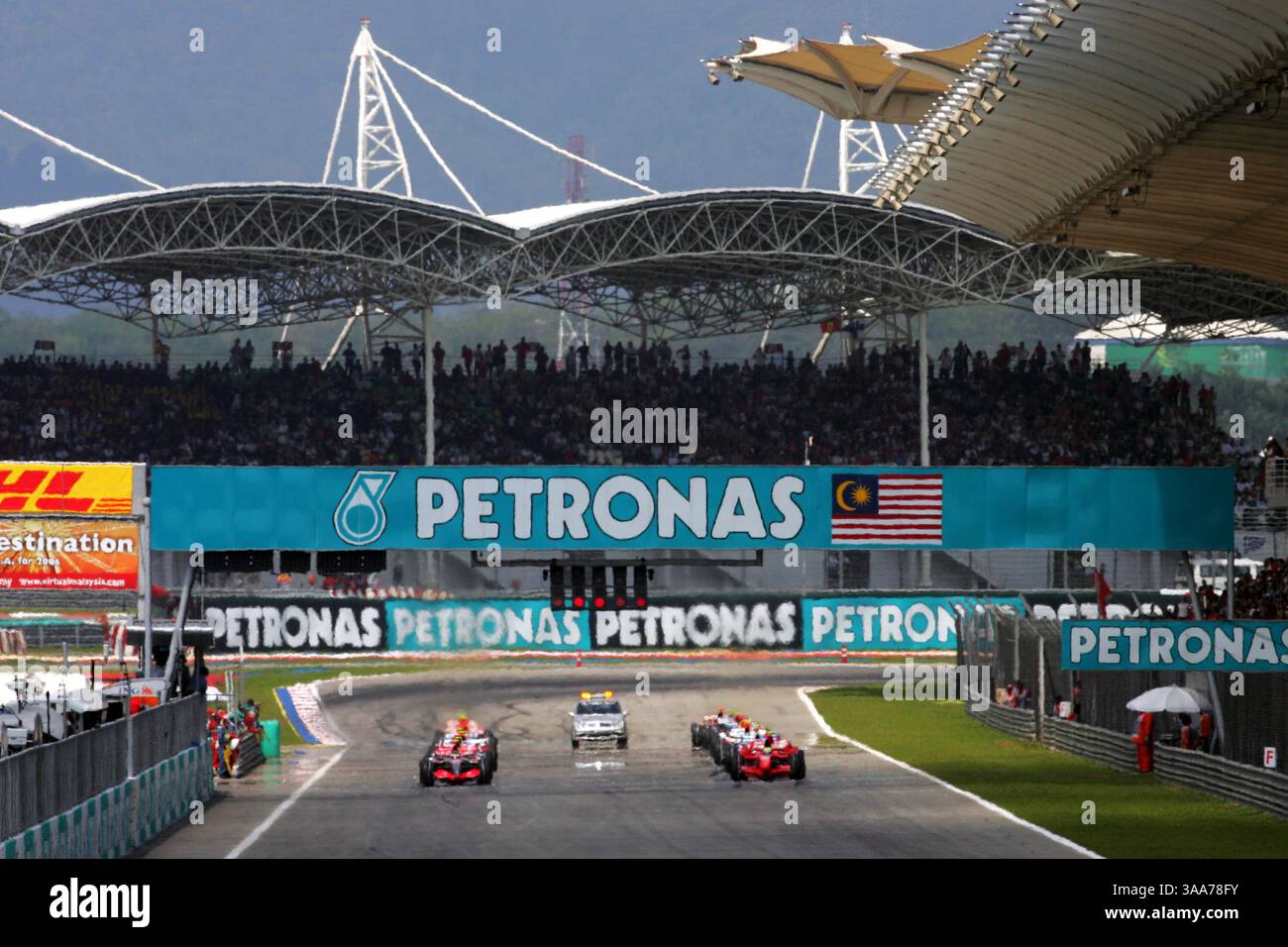 Avril 08, 2007 - Sepang, Kuala Lumpur, Malaisie - le début de la course. Championnat du monde de formule 1, route 2, Grand Prix de Malaisie, course, Sepang, Malaisie, dimanche 8 avril 2007. (Crédit image : © Sutton Motorsports/ZUMA Press) RESTRICTIONS : DROITS en Amérique du Nord et du Sud SEULEMENT ! Banque D'Images