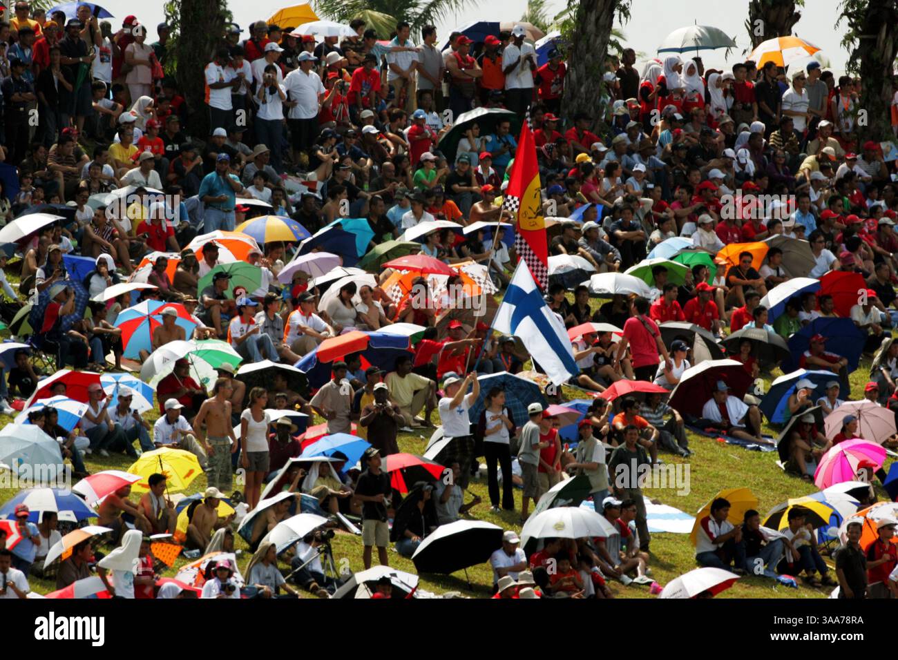 Avril 08, 2007 - Sepang, Kuala Lumpur, Malaisie - fans. Championnat du monde de formule 1, route 2, Grand Prix de Malaisie, course, Sepang, Malaisie, dimanche 8 avril 2007. (Crédit image : © Sutton Motorsports/ZUMA Press) RESTRICTIONS : DROITS en Amérique du Nord et du Sud SEULEMENT ! Banque D'Images