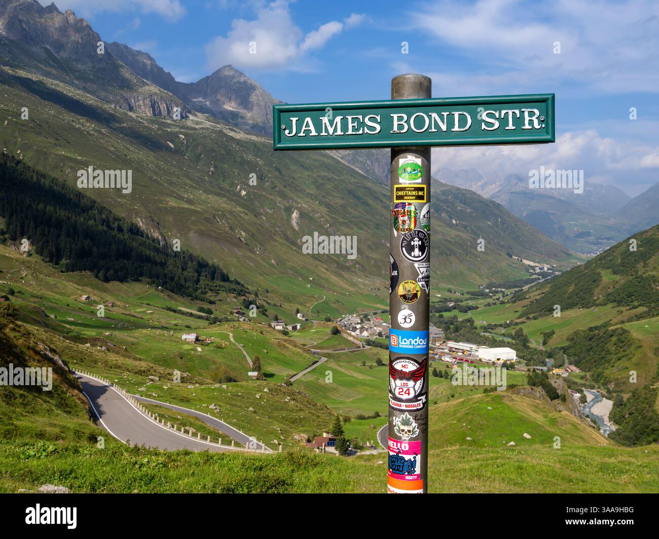 Realp, Suisse - 22 août 2024 : James Bond Strasse est une rue nommée en l'honneur du film de James Bond Goldfinger de 1964, avec Sean Conner Banque D'Images