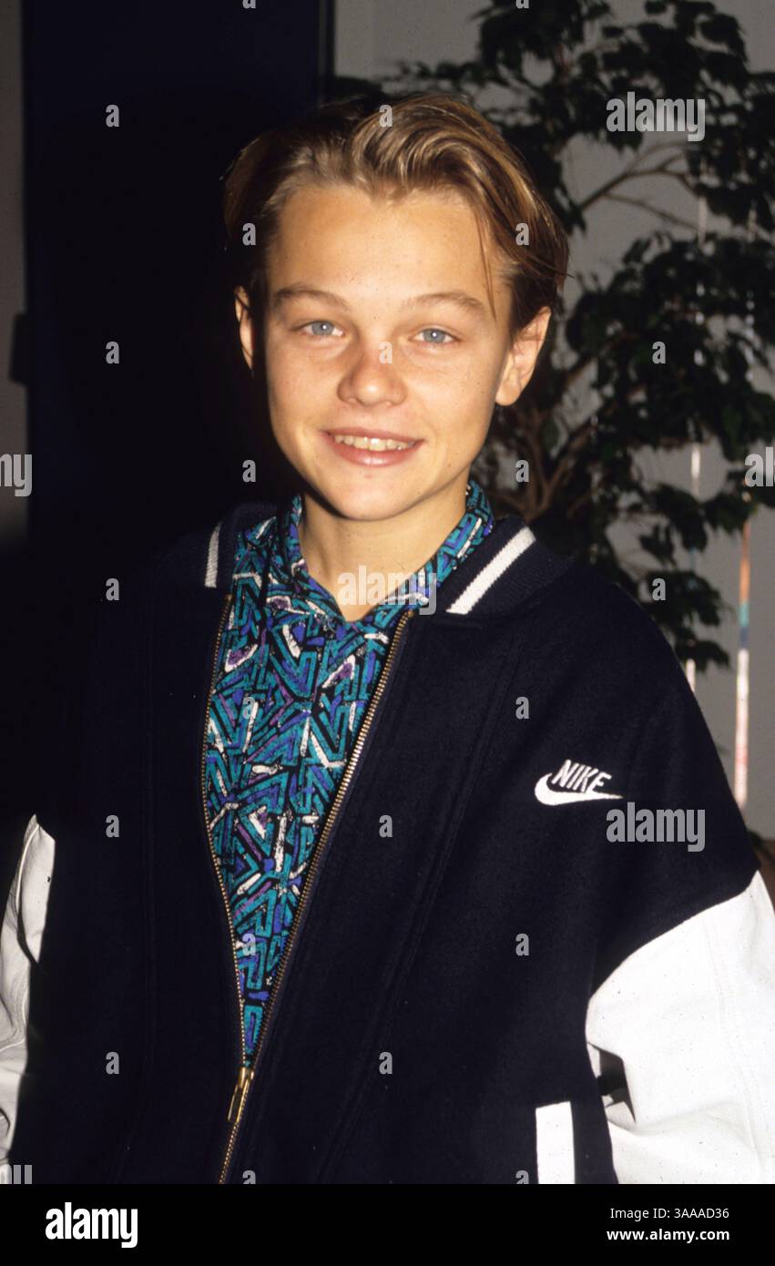 02 juin 1998 ; Hollywood, CA, États-Unis ; L'acteur LEONARDO DICAPRIO (né le 11 novembre 1974) est un acteur américain nominé aux Oscars bien connu pour ses rôles dans des films à succès comme Titanic (1997) et The Aviator (2004). Banque D'Images