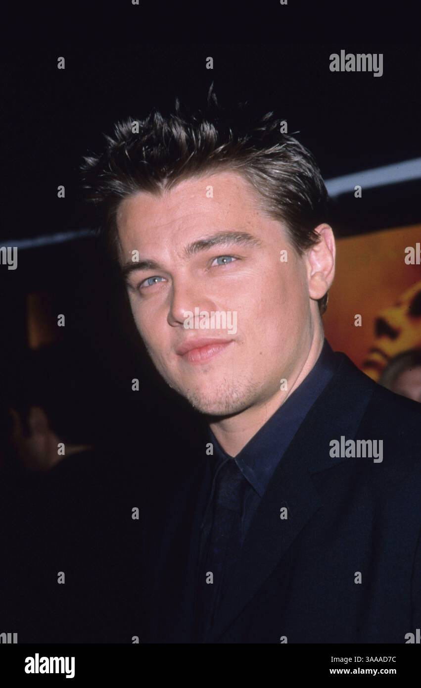02 février 2000 ; Hollywood, CA, États-Unis ; L'acteur LEONARDO DICAPRIO (né le 11 novembre 1974) est un acteur américain nominé aux Oscars bien connu pour ses rôles dans des films à succès comme Titanic (1997) et The Aviator (2004). Banque D'Images