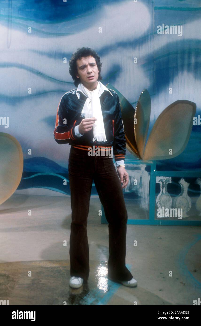 Jan 09, 2005 ; Paris, FRANCE ; chanteur MICHEL SARDOU dans une émission de télévision (photo de dossier - années 1970). Banque D'Images
