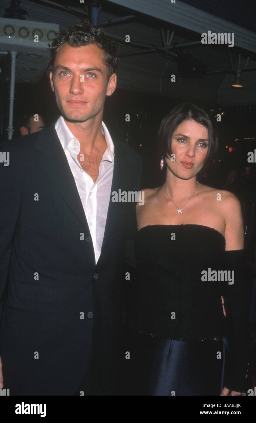 12 novembre 1999 ; Los Angeles, CA, États-Unis ; les acteurs JUDE LAW et SADIE FROST à la première de 'The talentueux Mr Ripley'. Banque D'Images