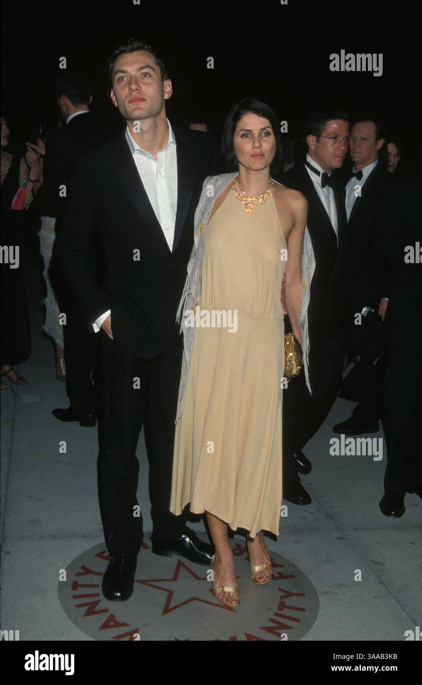 26 mars 2000 ; Los Angeles, CA, États-Unis ; les acteurs JUDE LAW et SADIE FROST à la Vanity Fair Post-Oscar Party à Mortons. Banque D'Images