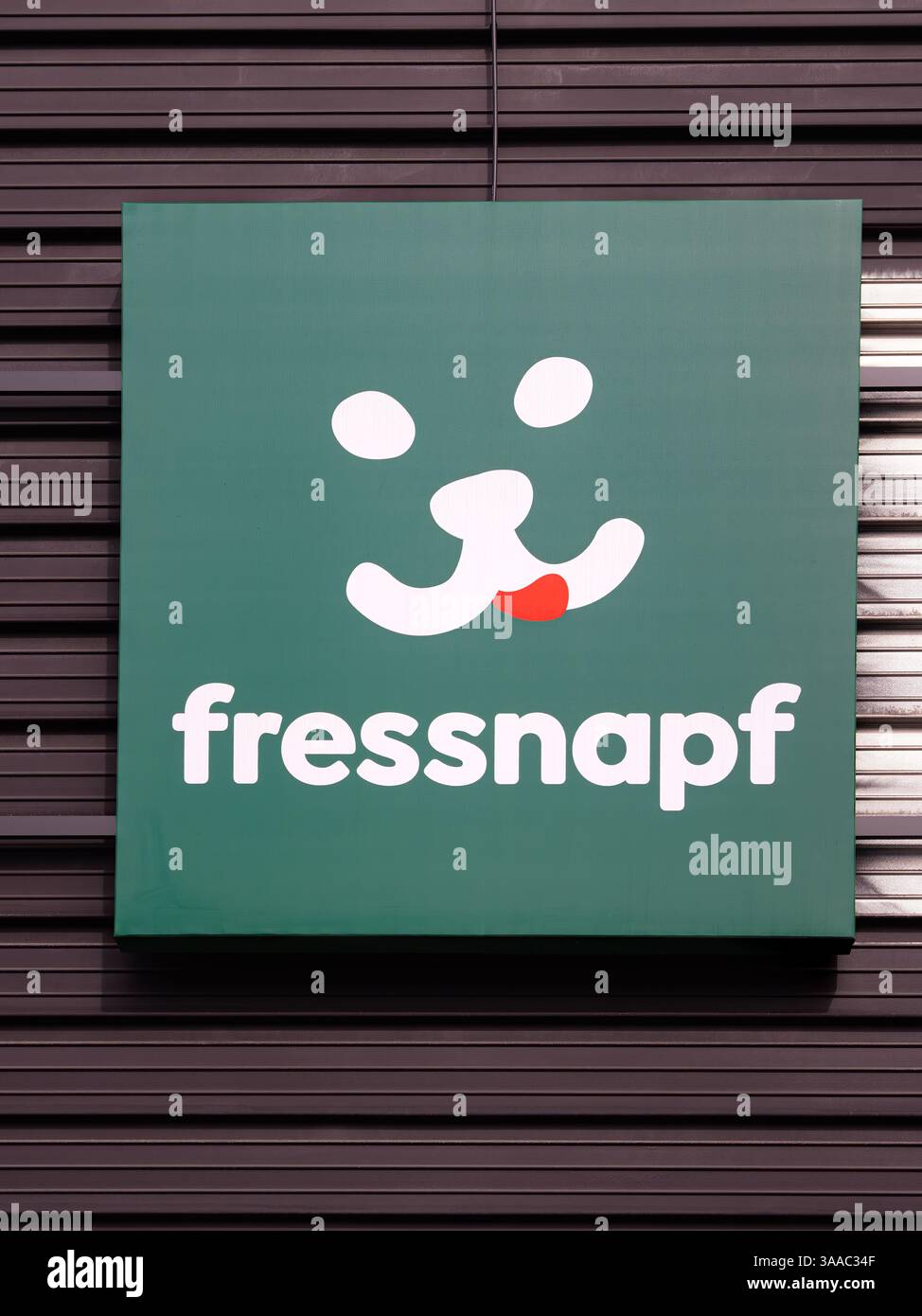 Innsbruck, Autriche - 21 mars 2025 : Fressnapf est une chaîne de vente au détail pour animaux de compagnie leader en Europe, spécialisée dans les produits et services pour animaux de compagnie et leurs propriétaires. Banque D'Images