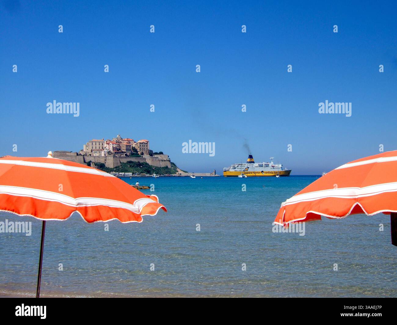 23 JUIN - Corse, France - la Citadelle de Calvi Corse vue d'acros la baie. Banque D'Images
