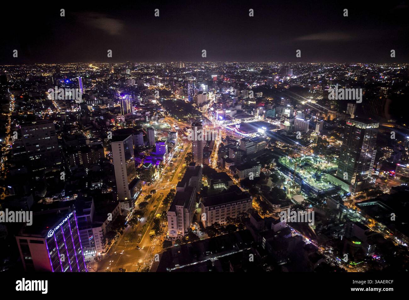 28 juillet 2015 - Ho Chi Minh-ville, Vietnam - vue aérienne du paysage nocturne de Ho Chi Minh-ville au Vietnam. (Crédit image : © Eric Sales/Planet Pix via ZUMA Wire) Banque D'Images