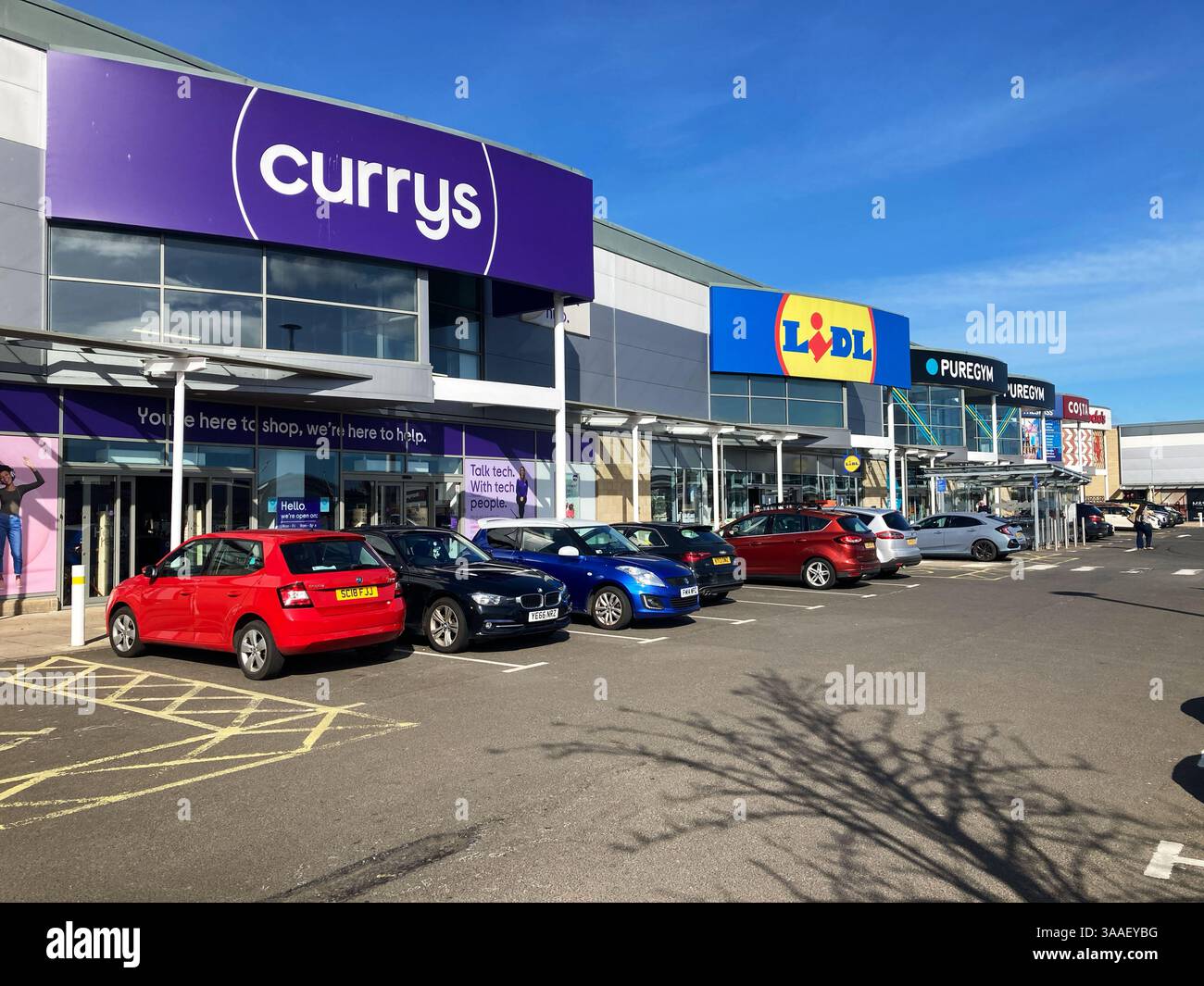 Currys, Lidl, Puregym, intrusion, Costa, Nandos au Shopping Retail Park, Édimbourg, Écosse - Image de stock capturée avec un smartphone