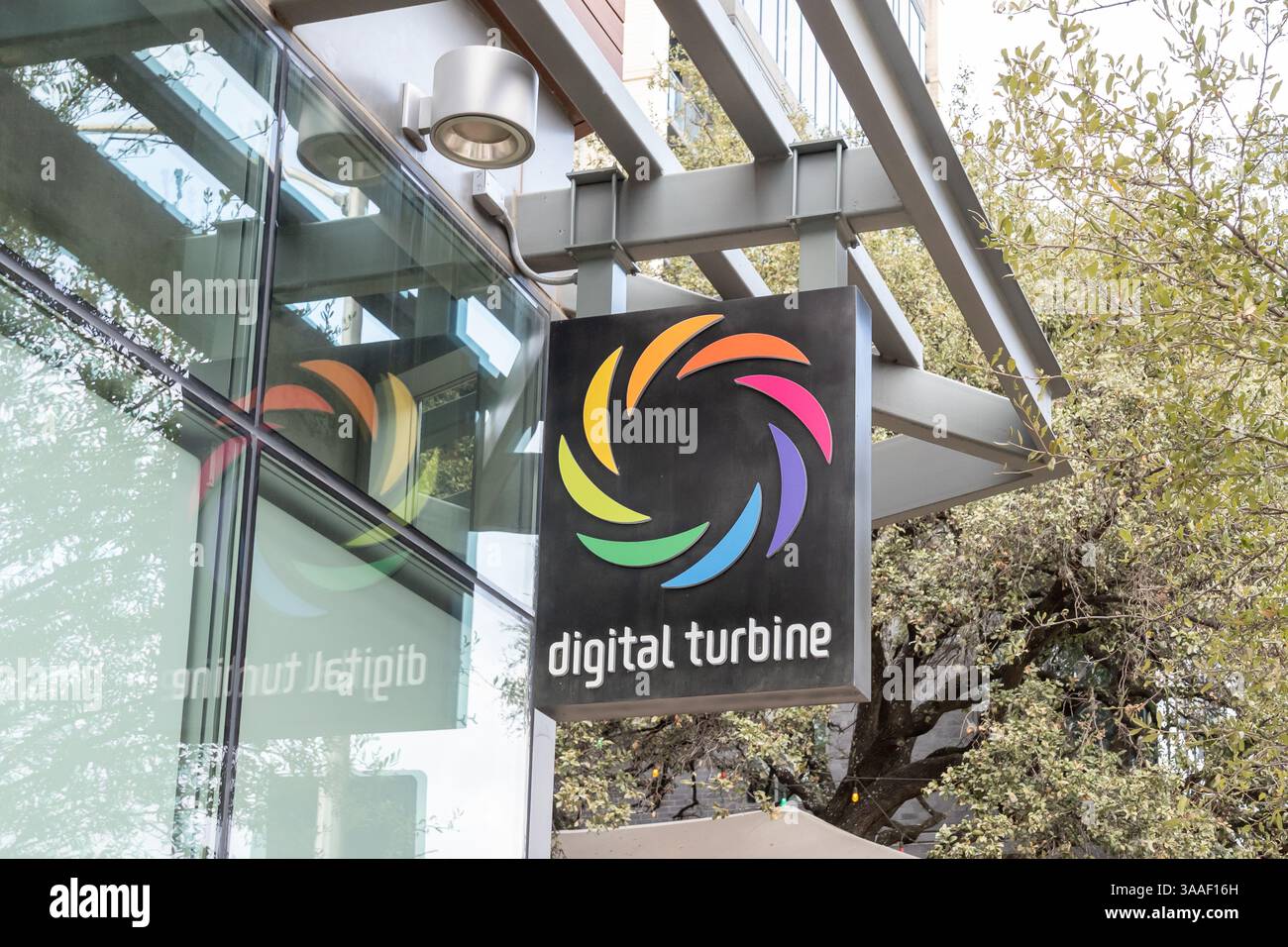 Austin, TX, USA - 17 mars 2022 : Digital turbine signe à son siège à Austin. Banque D'Images