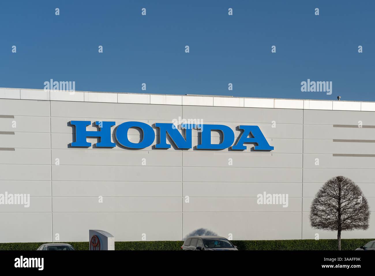Round Rock, TX, États-Unis - 18 mars 2022 : signe Honda sur le bâtiment à Round Rock, TX, États-Unis. Banque D'Images Round Rock, TX, États-Unis - 18 mars 2022 : signe Honda sur le bâtiment à Round Rock, TX, États-Unis. Banque D'Images