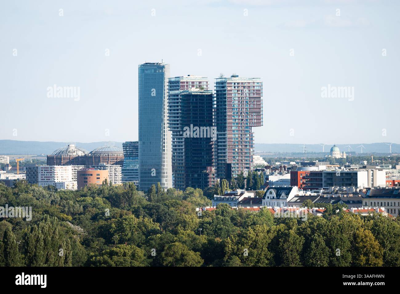 Vienne TrIIIple Towers architecture dans la capitale. Les immeubles résidentiels de grande hauteur offrent beaucoup d'espace de vie situé à Erdberg. Banque D'Images