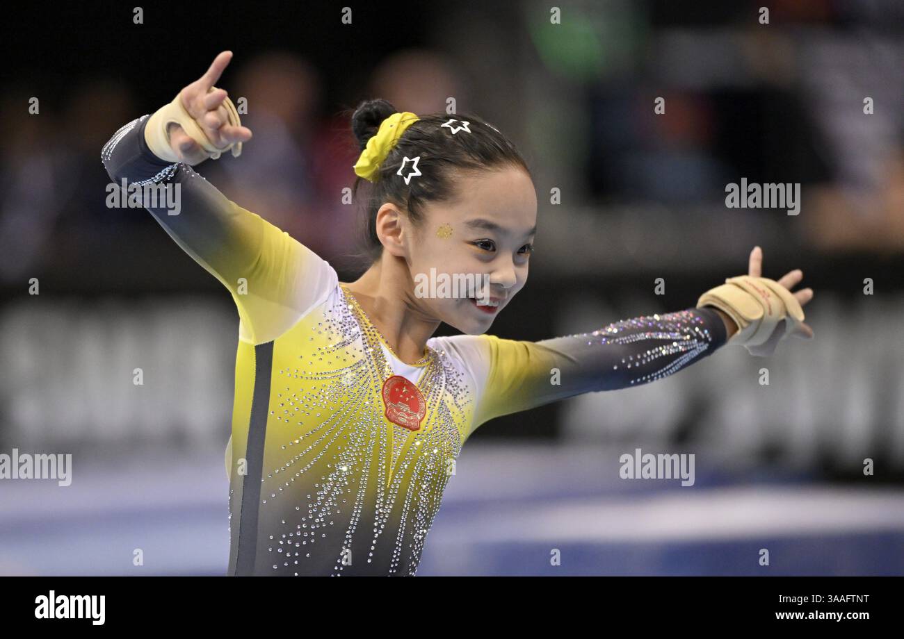 Ziyue Qin CHN Floor action Gymnastics, EnBW DTB-Pokal, Porsche-Arena, Stuttgart, Bade-Wuerttemberg, Allemagne, Europe Banque D'Images
