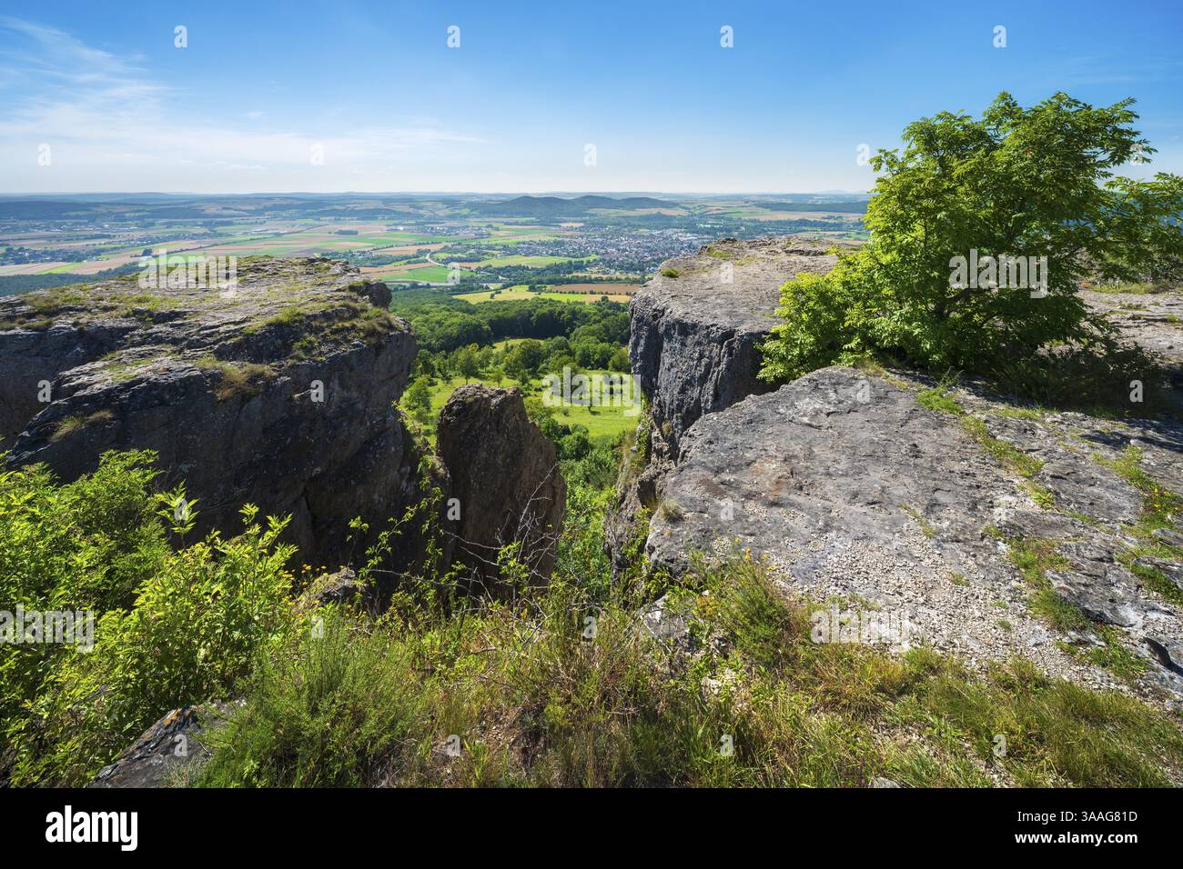 Vue de Staffelberg avec crevasse, Bad Staffelstein, haute-Franconie, Suisse franconienne, Alb franconienne, Bavière, Allemagne, Europe Banque D'Images
