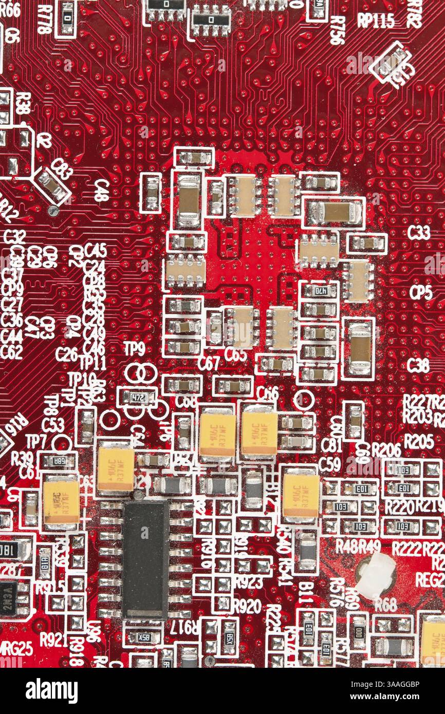Carte rouge avec des jetons dans l'arrière-plan Banque D'Images