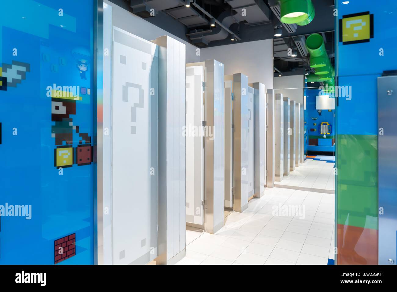 Nakhon Ratchasima, Thaïlande - 15 août 2020, la toilette créative dans le jeu de style 8 bits environnement et thème dans le bâtiment du terminal 21 département Banque D'Images