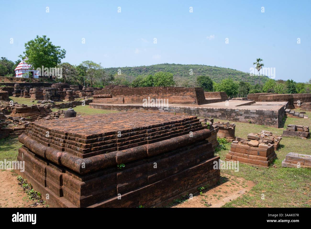 Deails of the Chaityagriha près du monastère 2 sur le site archéologique Udayagiri. Udayagiri est composé de stupas et monastères majeurs. Banque D'Images Deails of the Chaityagriha près du monastère 2 sur le site archéologique Udayagiri. Udayagiri est composé de stupas et monastères majeurs. Banque D'Images