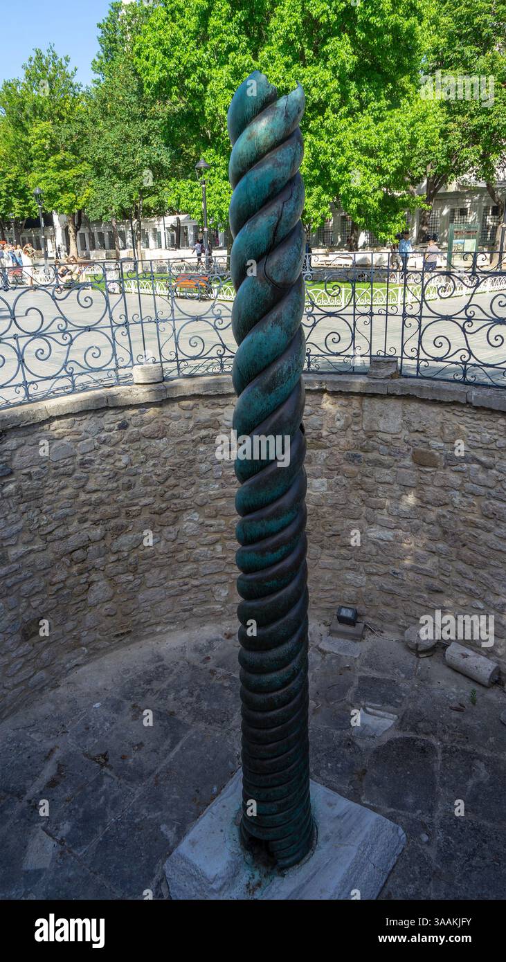 Ancienne colonne de Serpent en bronze ou colonne de Serpentite ou trépied Platéen ou trépied Delphes à l'hippodrome de Constantinople sur la place Sultanahmet à Istanb Banque D'Images