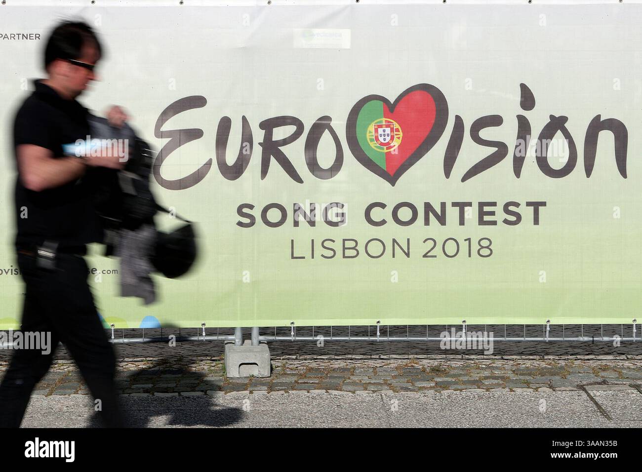 12 mai 2018 - Lisbonne, Portugal - les fans arrivent pour la Grande finale du concours Eurovision de la chanson 2018, à l'Altice Arena de Lisbonne, Portugal, le 12 mai 2018. (Crédit image : © Pedro Fiuza via ZUMA Wire) Banque D'Images