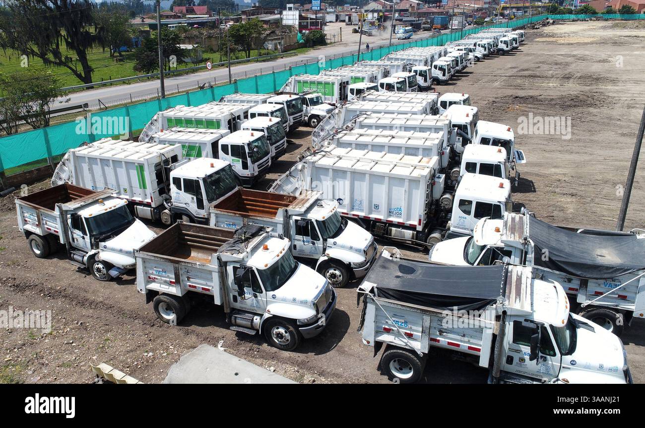 28 février 2018 - Colombie - BriceÃÆ’Ã‚Â±o Cundinamarca Febrero 28 de 2018.Camiones recolectores de basura que fueron dejados en un parqueadero en BriceÃÆ’Ã‚Â±o Cundinamarca. CrÃÆ’Ã‚Â©dito : CEET. FotÃÆ’Ã‚Â³grafo : . RODRIGO. SEPÃÆ’Ã‚ÅLVEDA (crédit image : © El Tiempo/GDA via ZUMA Wire) Banque D'Images
