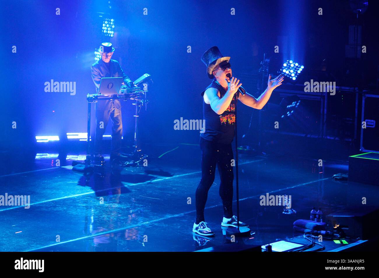 Vince Clarke et Andy Bell de Erasure se produisent au Forum de Londres, le 14 décembre 2014 Banque D'Images