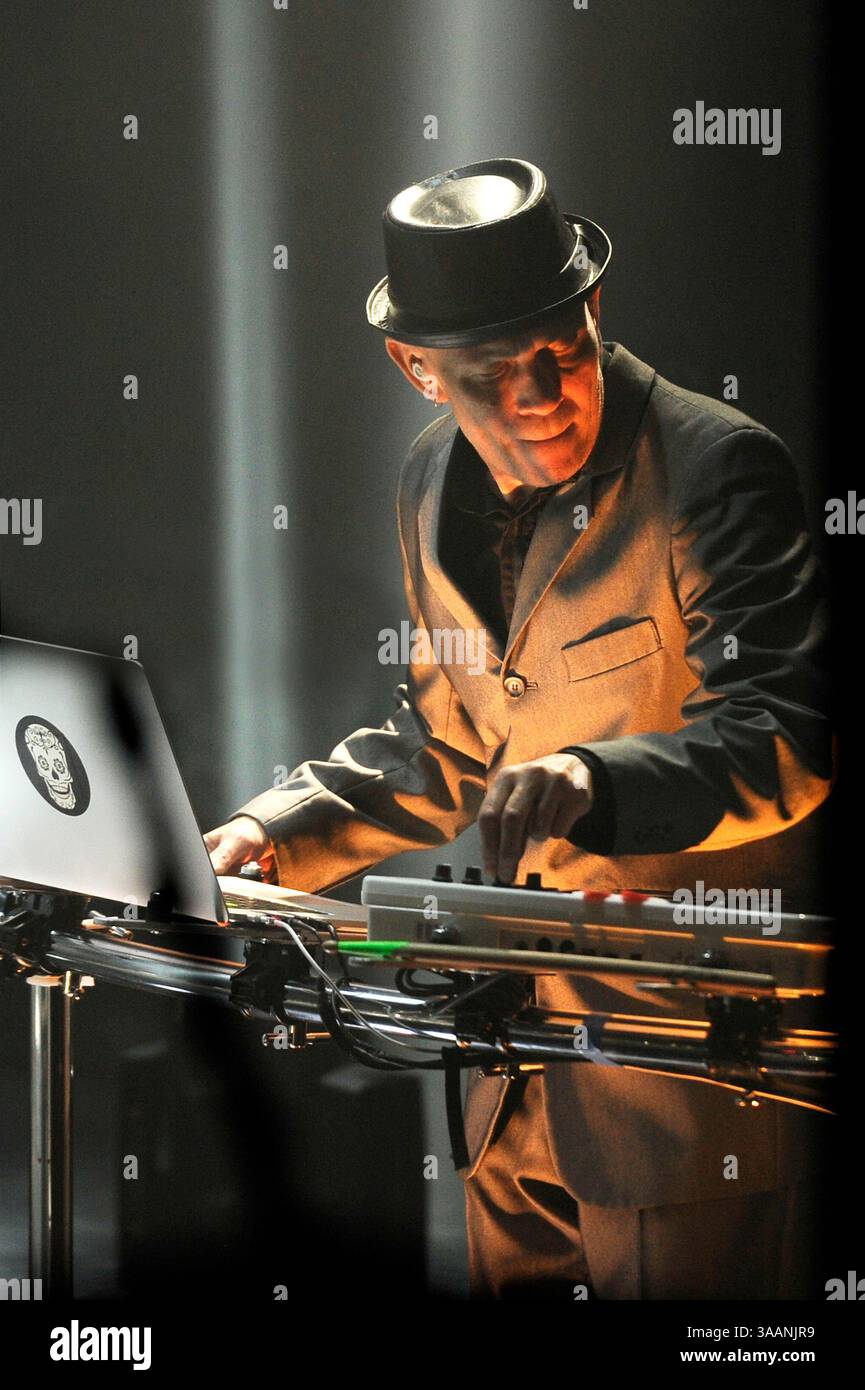 Vince Clarke de Erasure se produit au Forum de Londres, le 14 décembre 2014 Banque D'Images