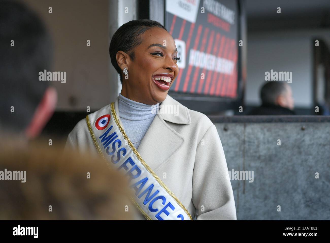 Vincennes, France. 26 janvier 2025. Angelique Angarni Filopon, Miss France 2025 présente à l'Hippodrome Paris Vincennes pour présenter le Prix de France au vainqueur, Vincennes, France, 26 janvier 2025. (Photo de Lionel Urman/Sipa USA) crédit : Sipa USA/Alamy Live News Banque D'Images